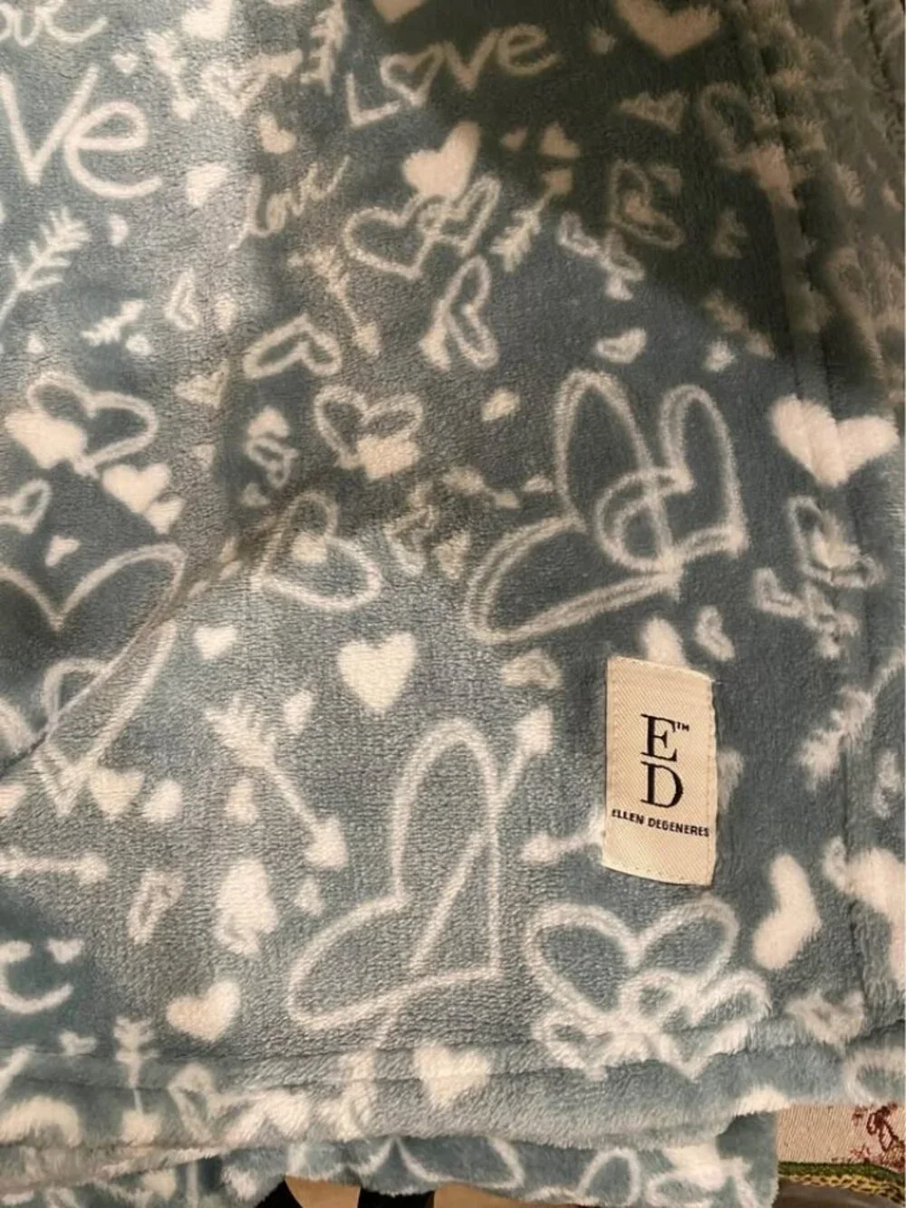 Ellen DeGeneres Love Hearts Plush Throw Blanket 50” x 60” | Light Teal & White |